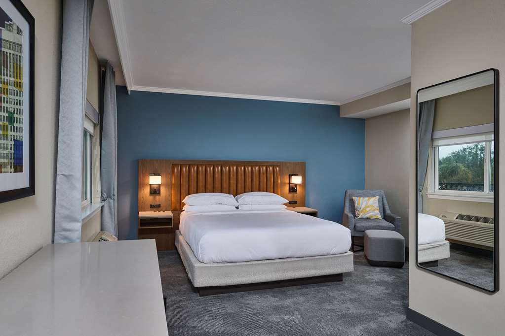 DoubleTree by Hilton Chatsworth