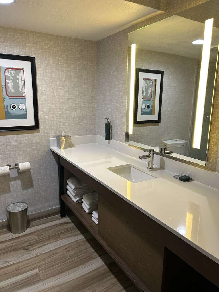 DoubleTree by Hilton Chatsworth