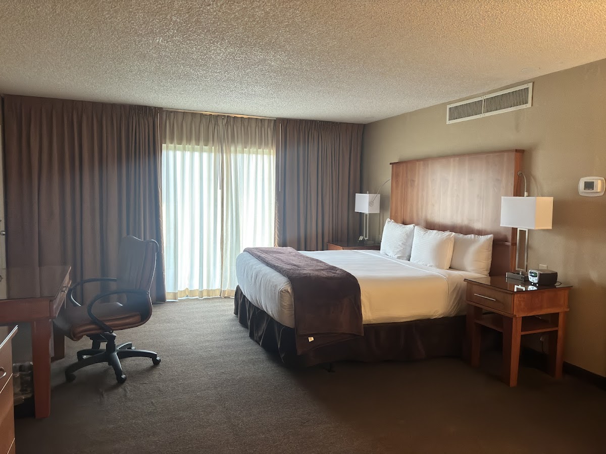 Mirabeau Park Hotel & Convention Center