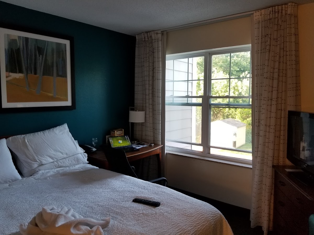 Courtyard by Marriott Long Island MacArthur Airport