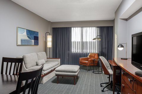 Courtyard by Marriott Long Island MacArthur Airport