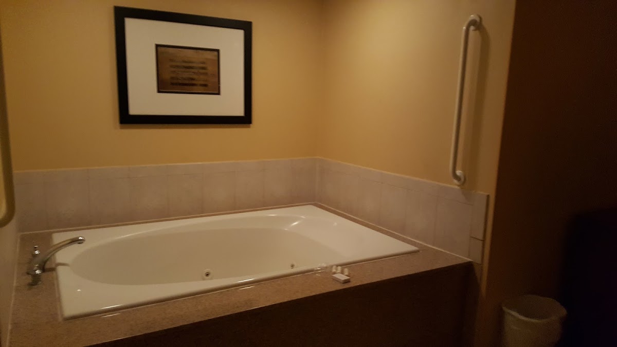 Courtyard by Marriott Long Island MacArthur Airport