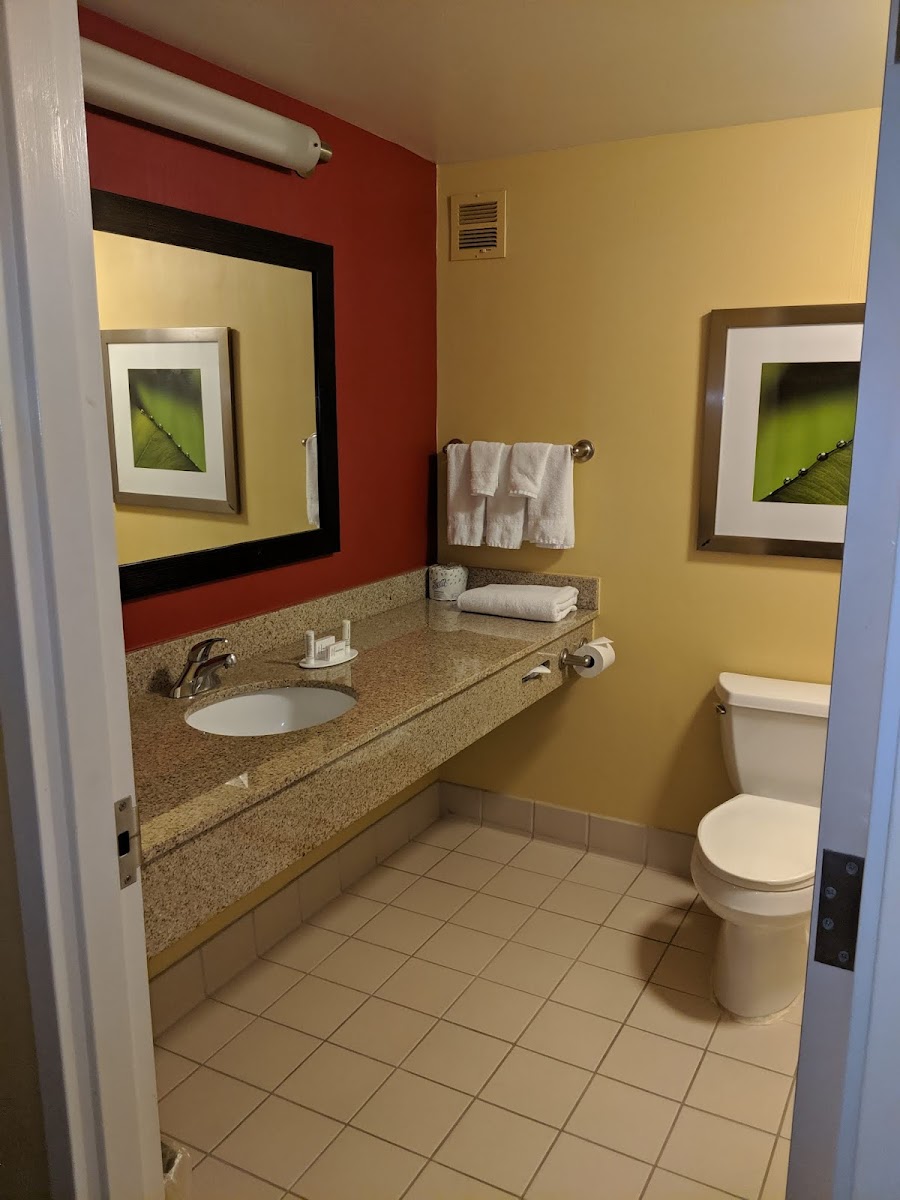 Courtyard by Marriott Long Island MacArthur Airport
