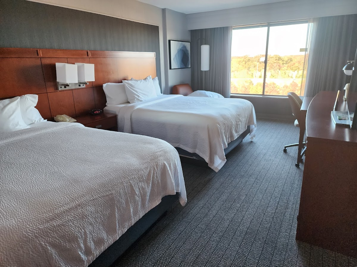 Courtyard by Marriott Long Island MacArthur Airport