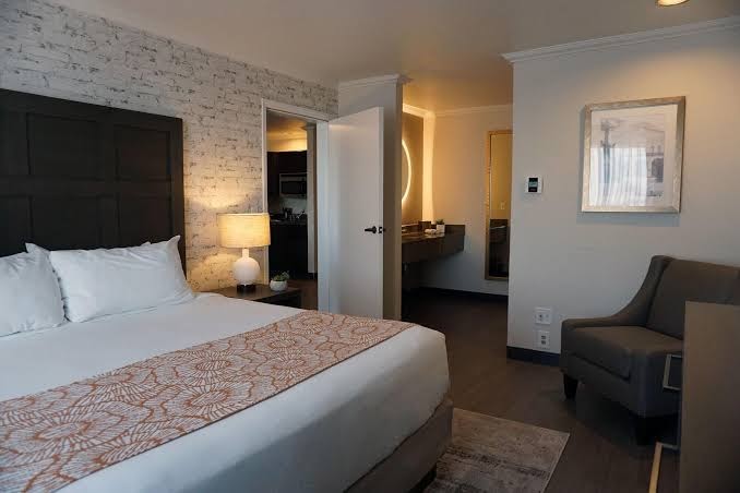 Oxford Suites Chico