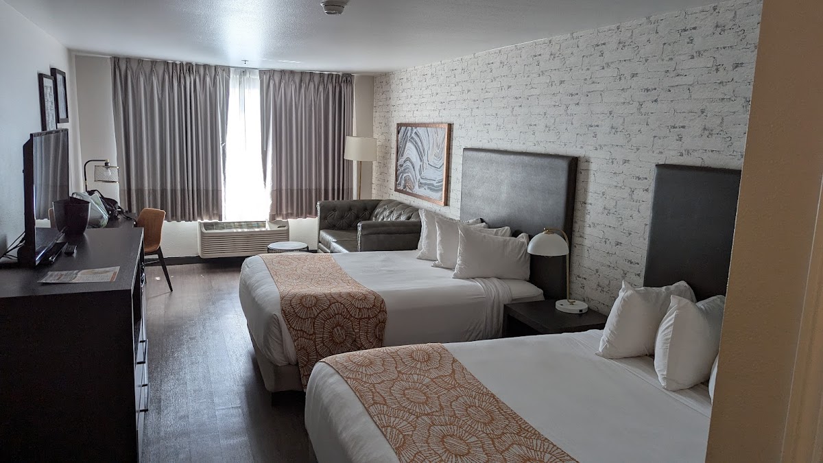 Oxford Suites Chico