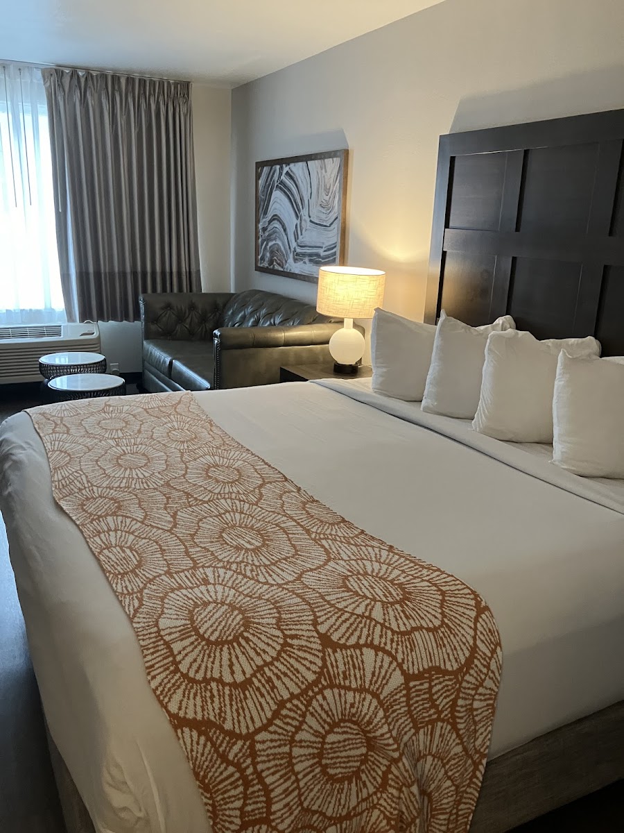 Oxford Suites Chico