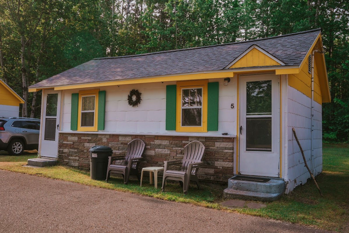 Sunshine Motel and Cabins