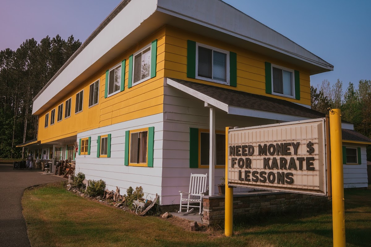 Sunshine Motel and Cabins