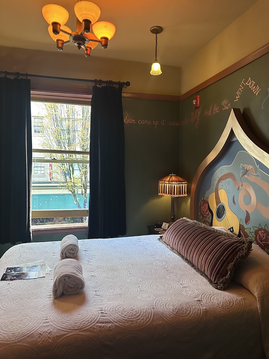 McMenamins Crystal Hotel