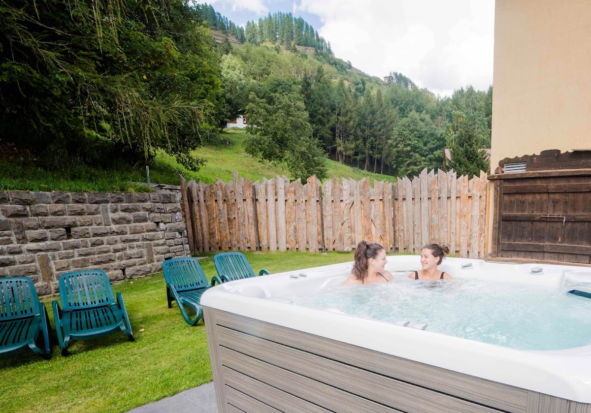 Hotel Vioz - Family Hotel & Apartments