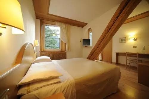 Hotel Vioz - Family Hotel & Apartments