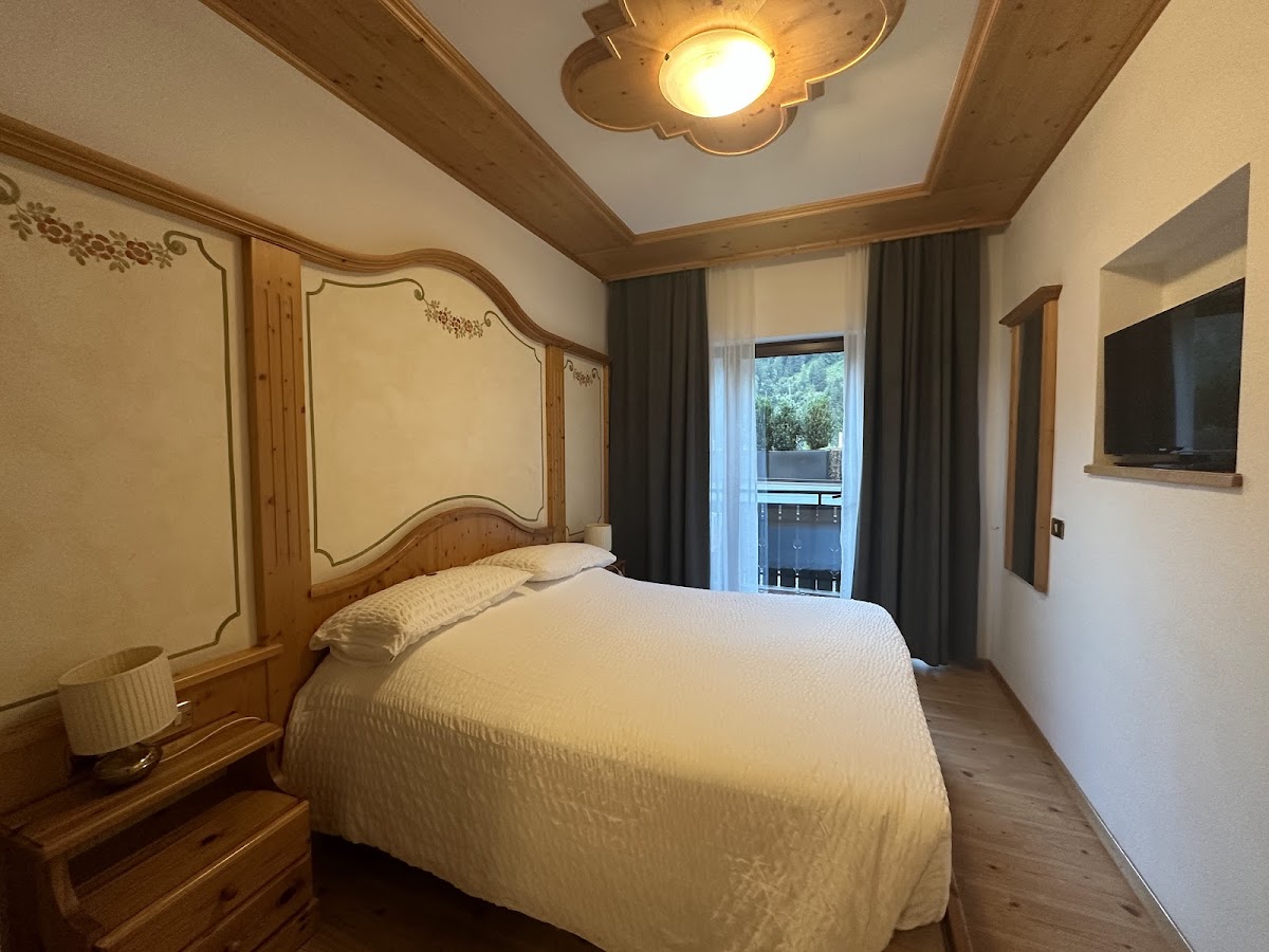 Hotel Vioz - Family Hotel & Apartments