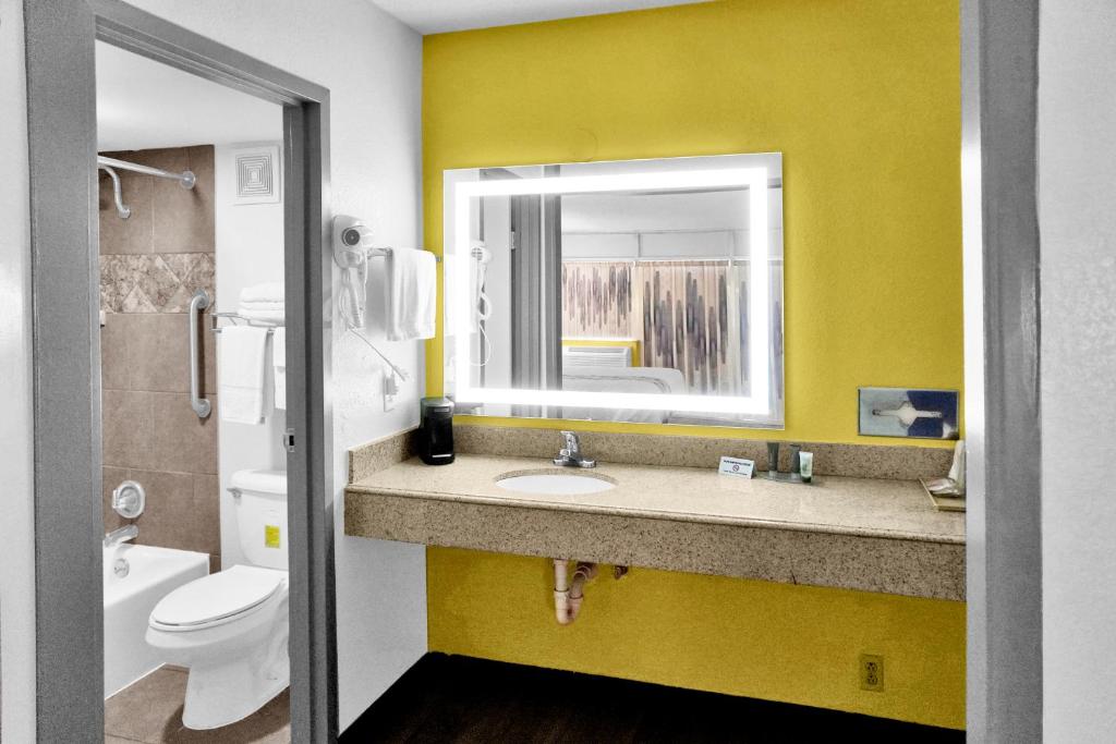 Econo Lodge Carlsbad Caverns Area