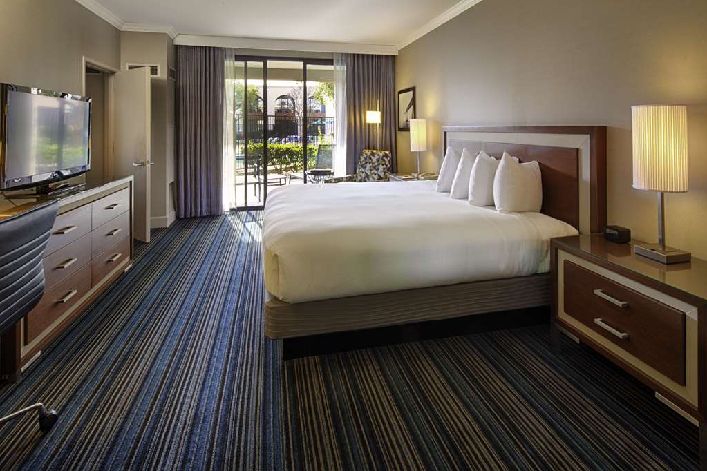 DoubleTree by Hilton Hotel Newark - Fremont