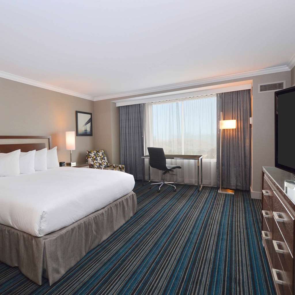 DoubleTree by Hilton Hotel Newark - Fremont