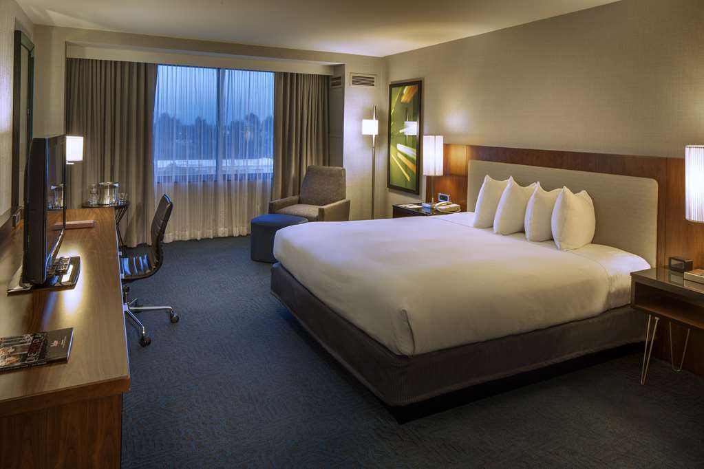 DoubleTree by Hilton Hotel Newark - Fremont