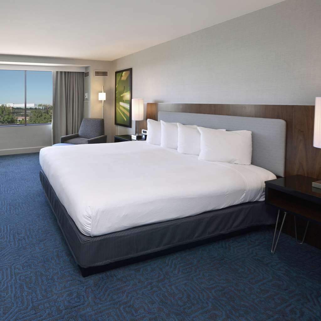 DoubleTree by Hilton Hotel Newark - Fremont