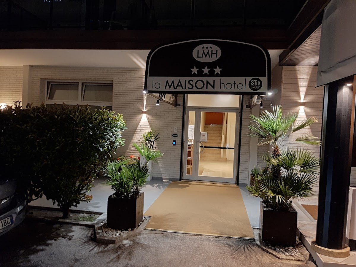 La Maison Hotel