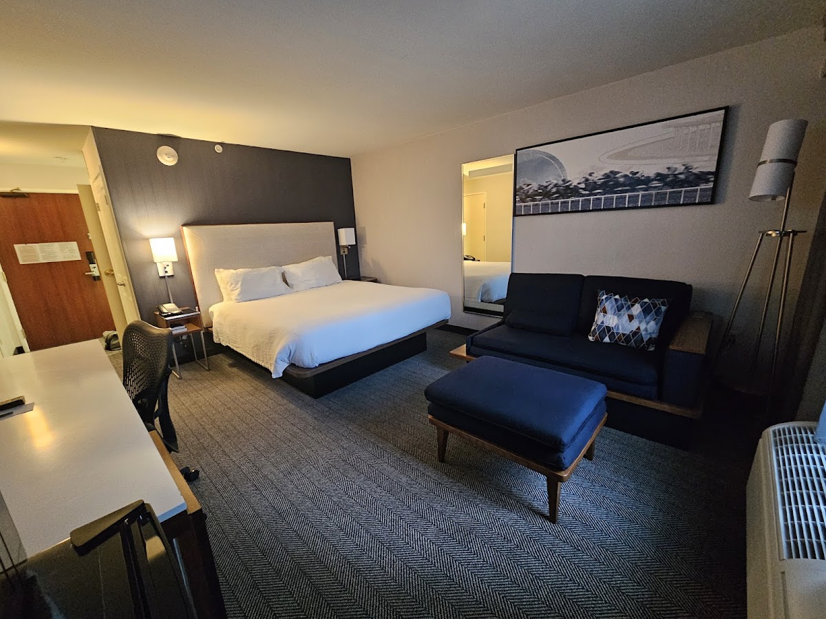 Courtyard by Marriott Los Angeles Burbank Airport
