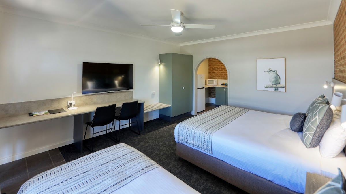 Henry Parkes Motor Inn Parkes