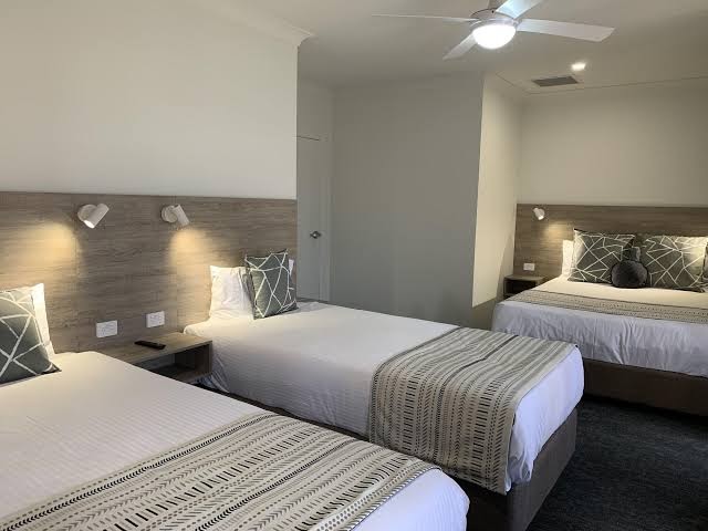 Henry Parkes Motor Inn Parkes