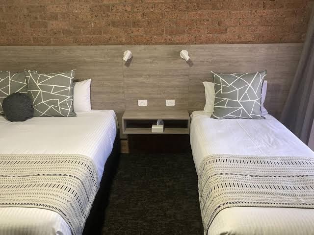 Henry Parkes Motor Inn Parkes