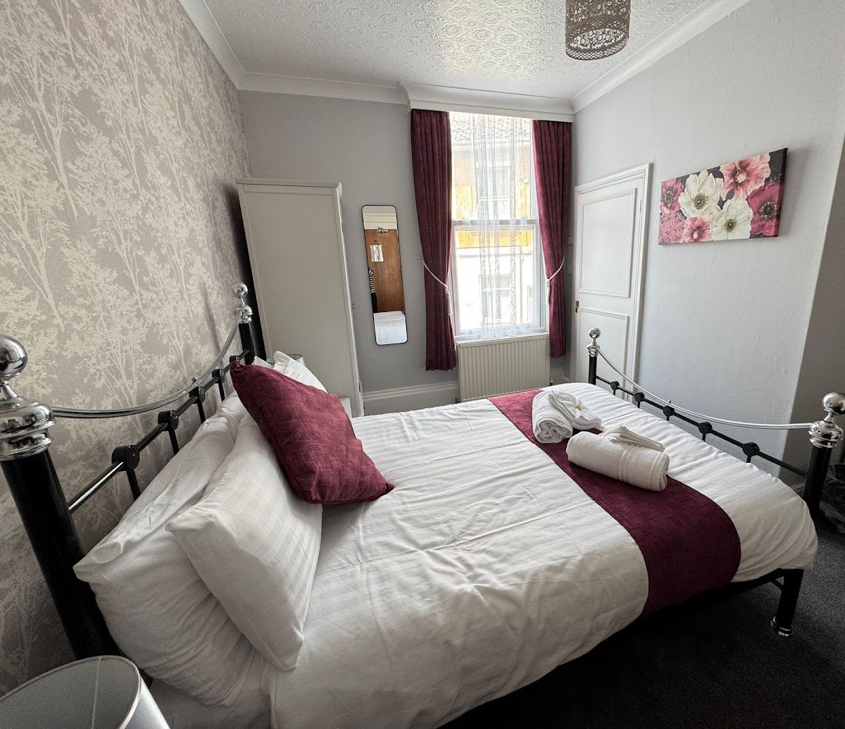 The Glenorleigh (Book Direct For Better Rates)