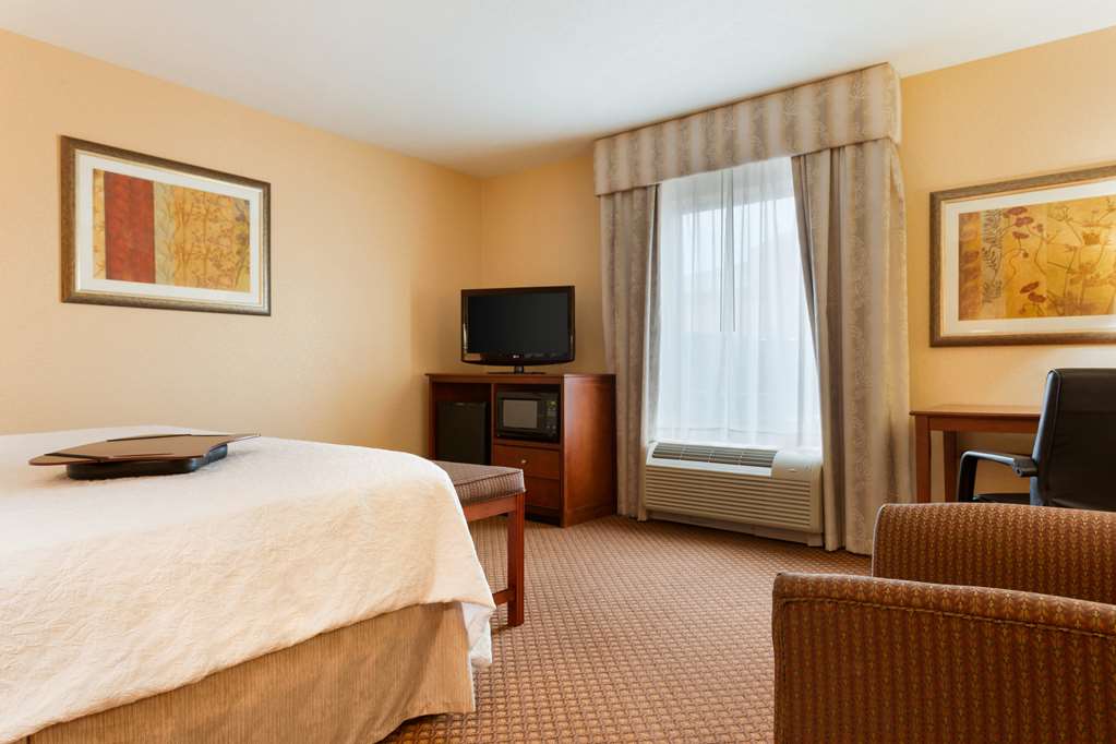 Hampton Inn & Suites Detroit/Chesterfield Township