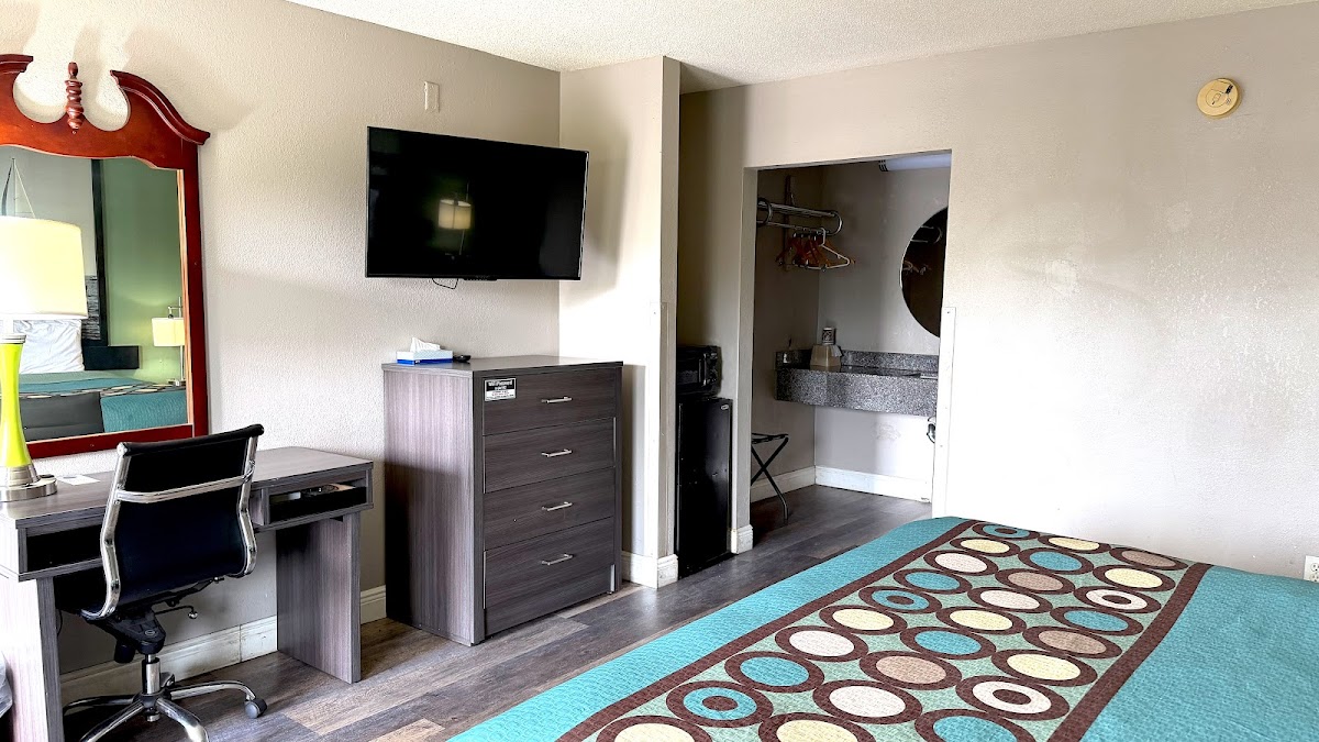 Super 8 by Wyndham Marianna I-10