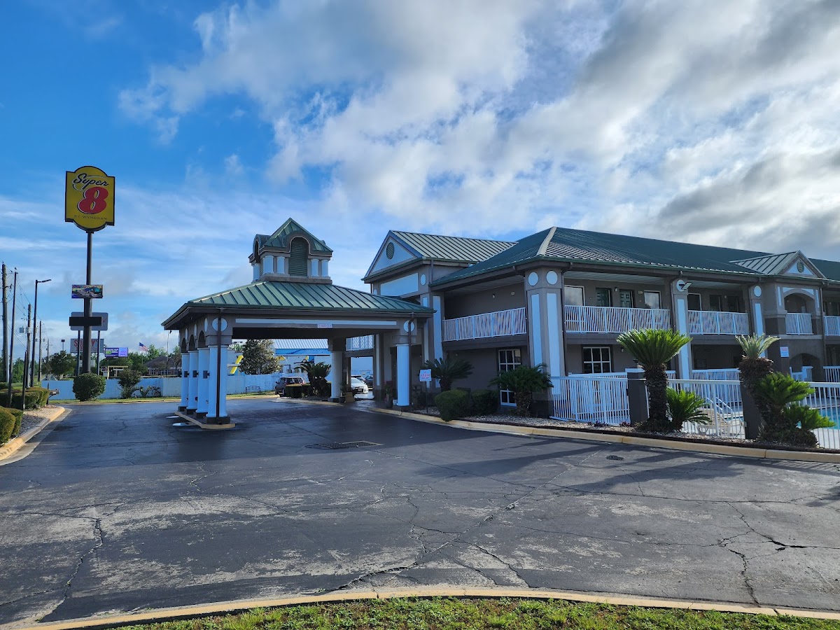 Super 8 by Wyndham Marianna I-10