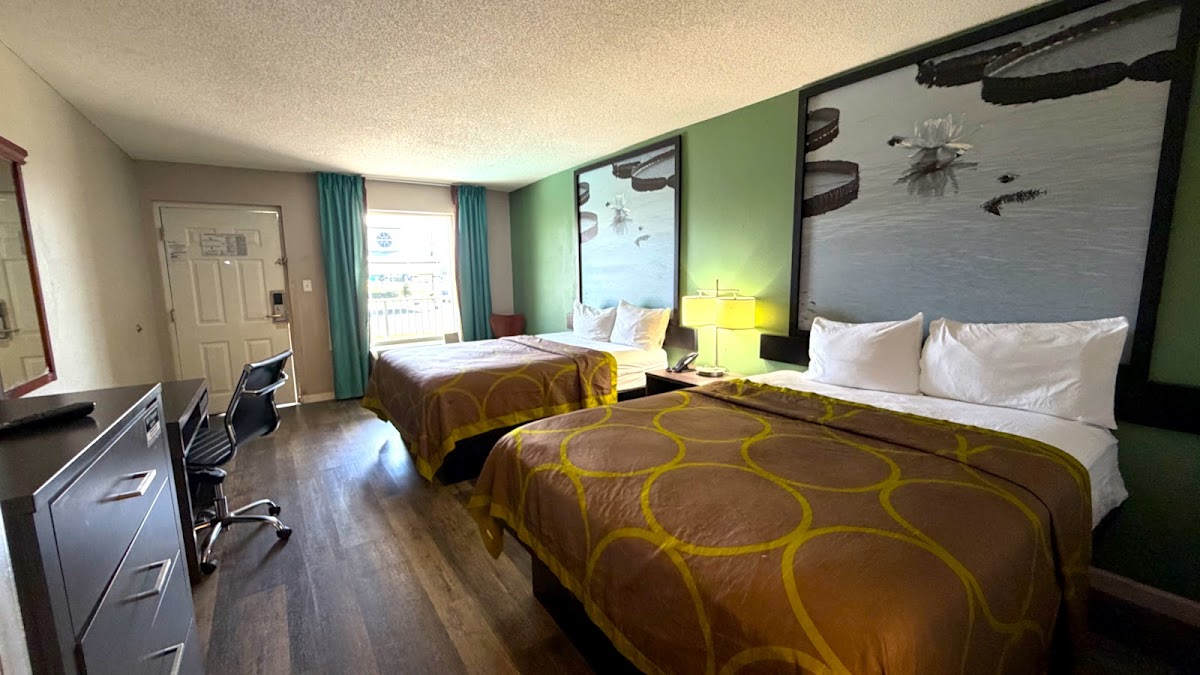 Super 8 by Wyndham Marianna I-10