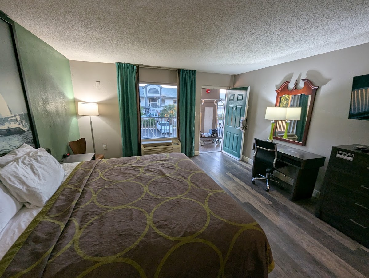 Super 8 by Wyndham Marianna I-10
