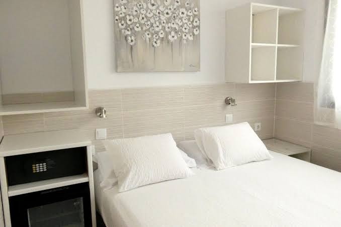 Hostal House