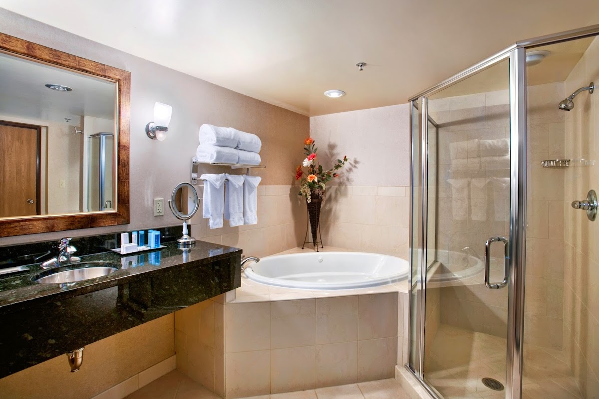 DoubleTree by Hilton Hotel Wichita Airport