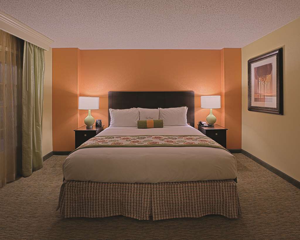 DoubleTree Suites by Hilton at The Battery Atlanta