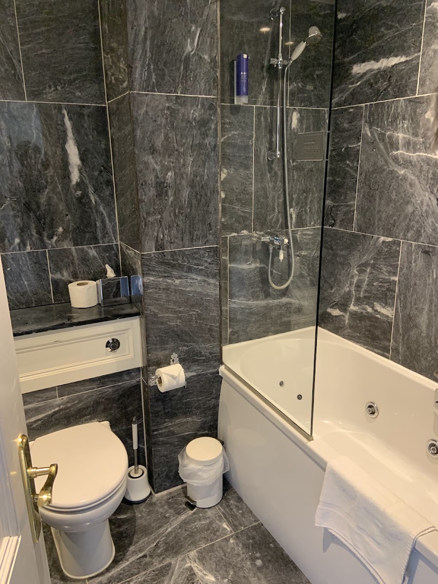 Greenwoods Hotel & Spa