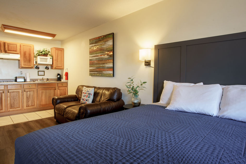 Shady Acre Inn and Suites