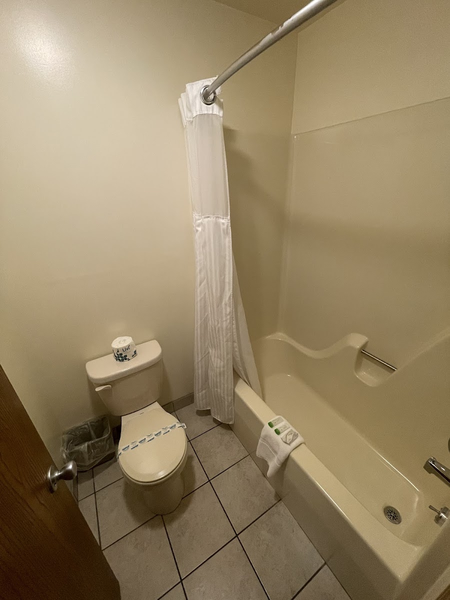 Shady Acre Inn and Suites