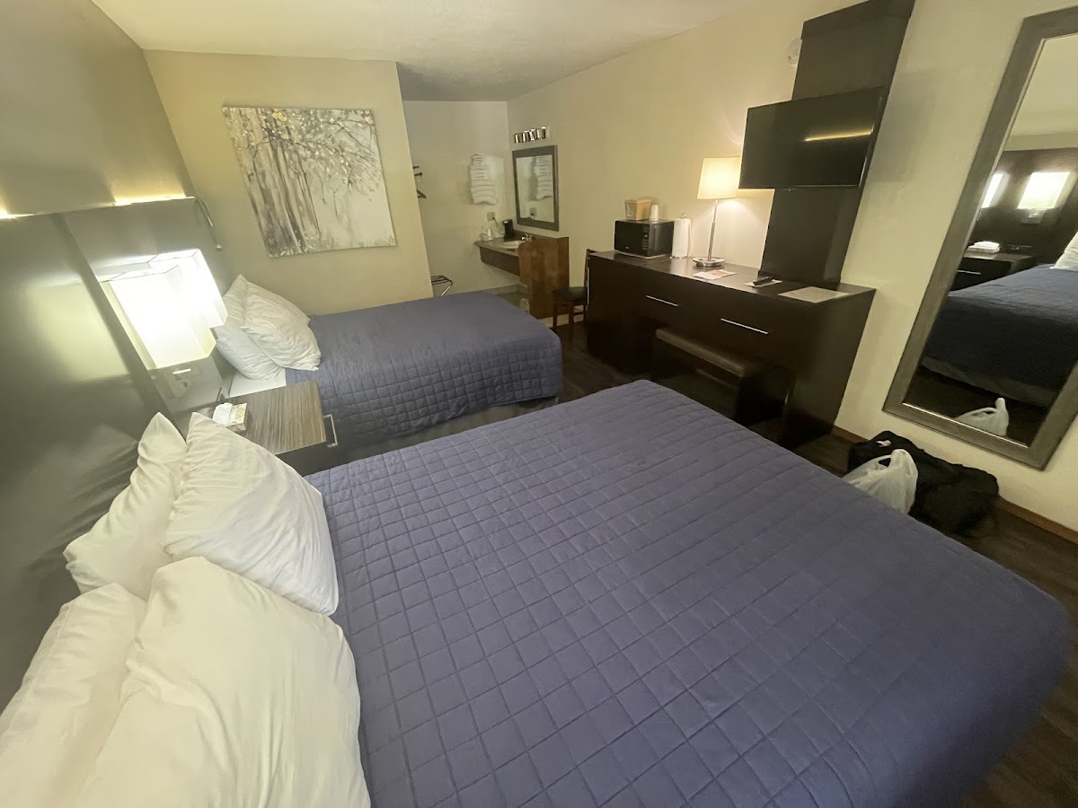 Shady Acre Inn and Suites