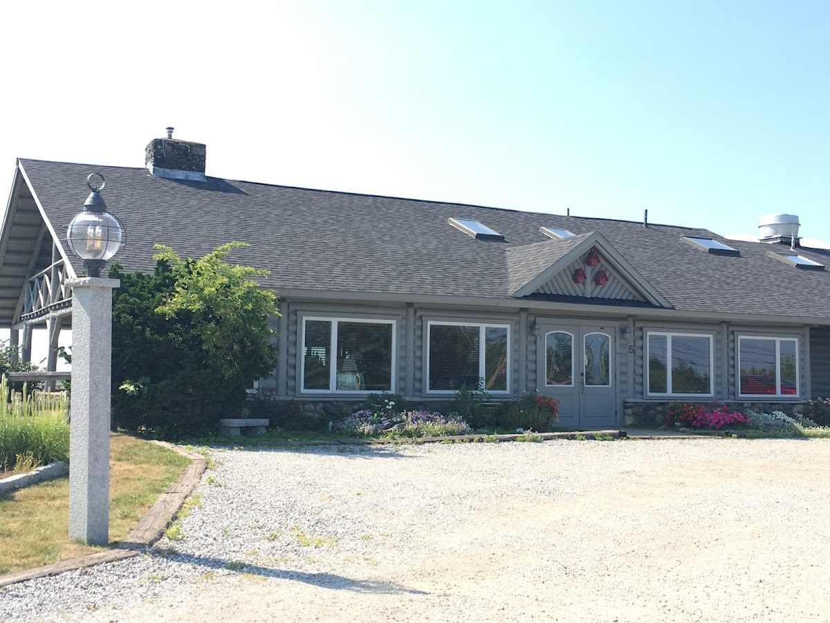 Log Cabin Island Inn