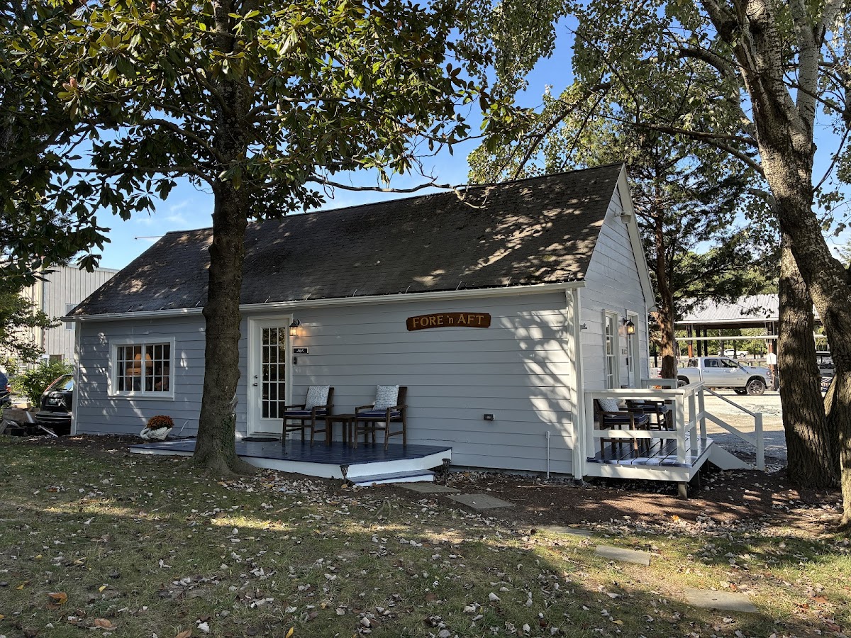 Log Canoe Inn