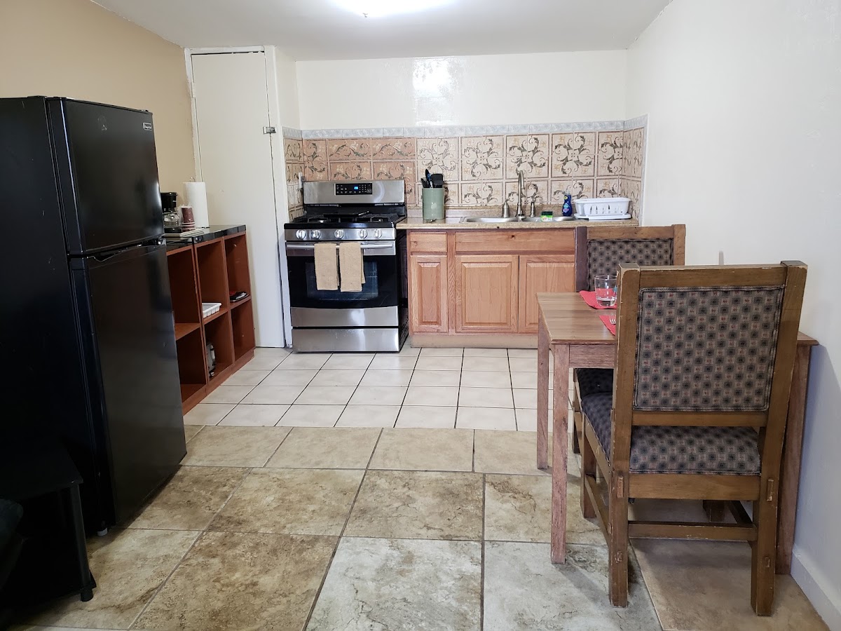 Pinecrest Inn & Suites