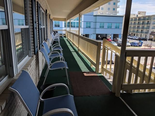 Crystal Sands Motel
