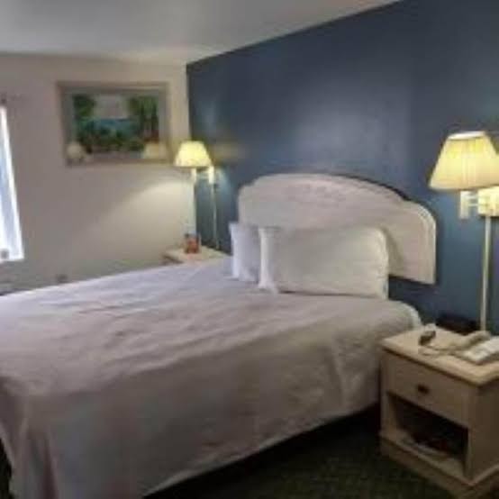 Crystal Sands Motel