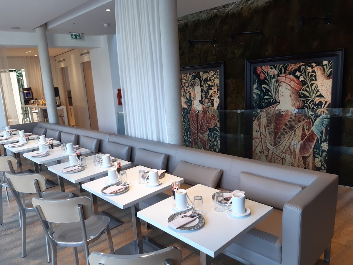 Le Cesar Hotel