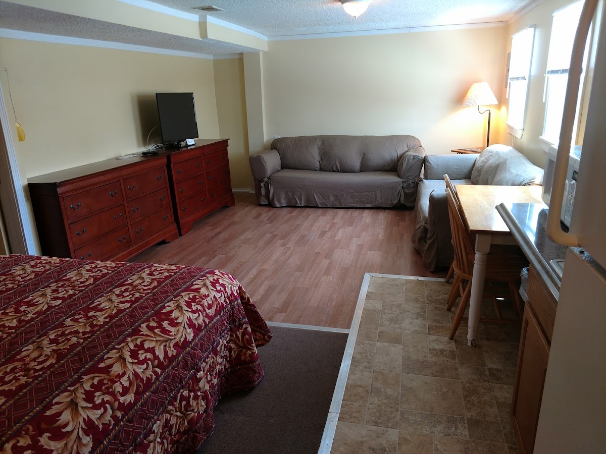 Lorry's Island End Motel