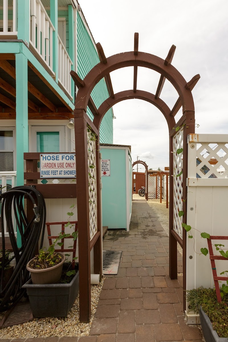 Lorry's Island End Motel
