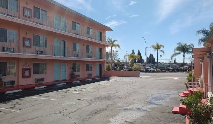La Petite Rouge Motel