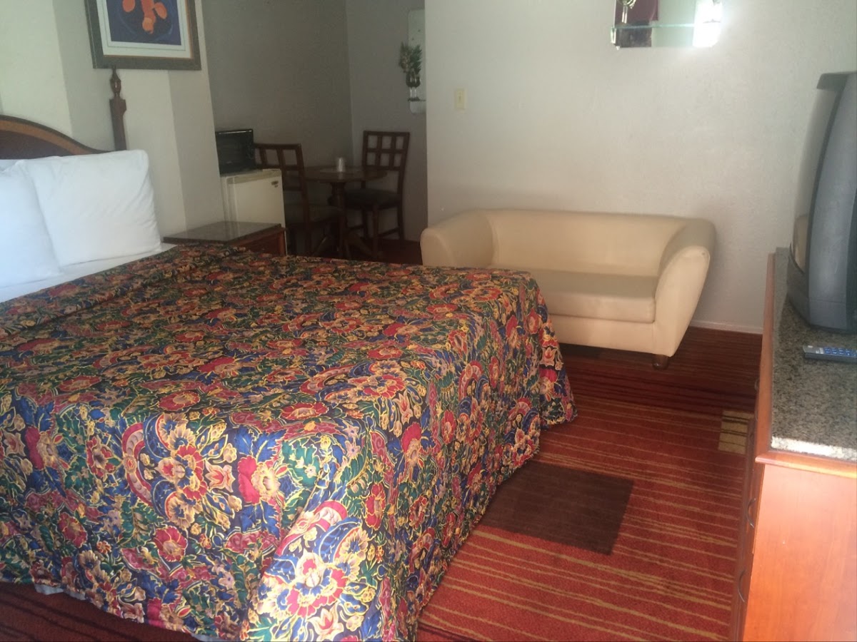 La Petite Rouge Motel